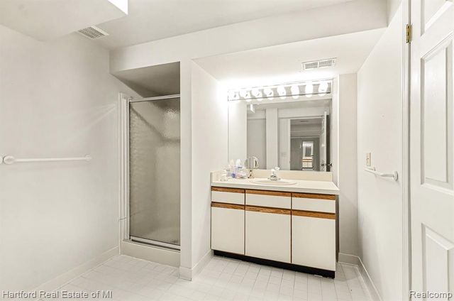 36482 Lochdale Street 568, Farmington Hills, MI 48335