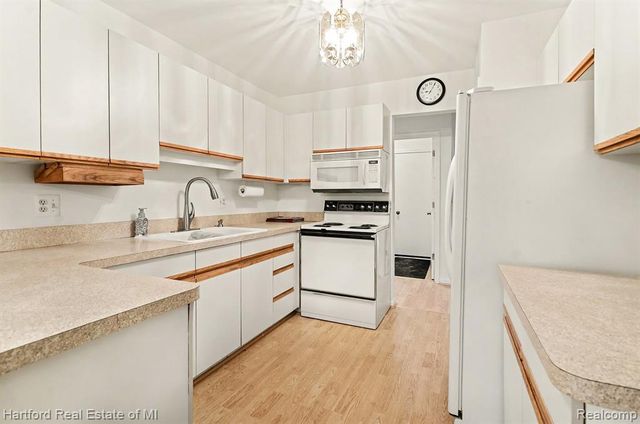 36482 Lochdale Street 568, Farmington Hills, MI 48335