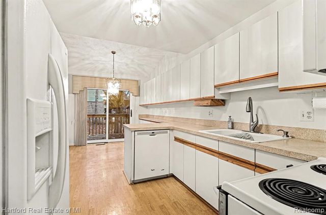 36482 Lochdale Street 568, Farmington Hills, MI 48335