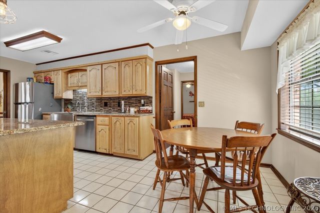 1222 Lariat Drive, Bartlesville, OK 74006