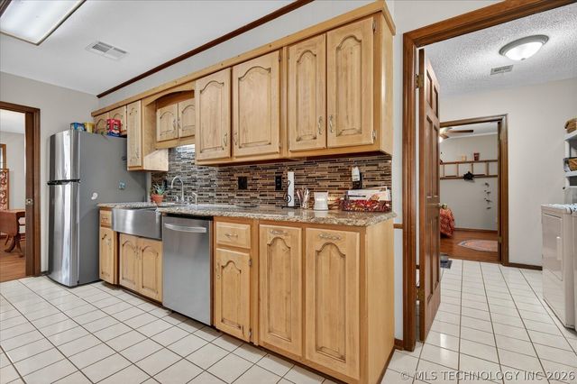 1222 Lariat Drive, Bartlesville, OK 74006