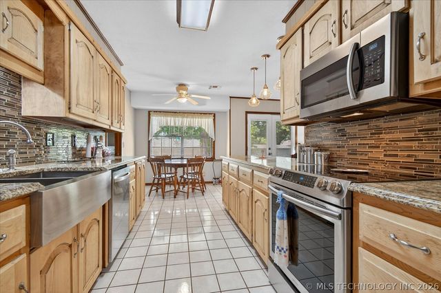 1222 Lariat Drive, Bartlesville, OK 74006