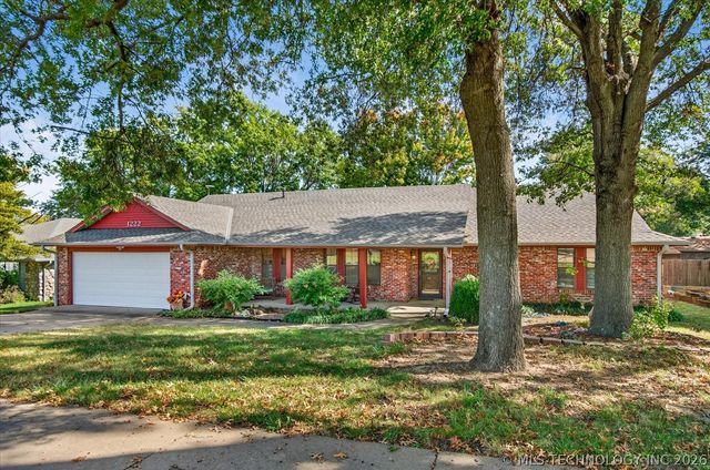 1222 Lariat Drive, Bartlesville, OK 74006