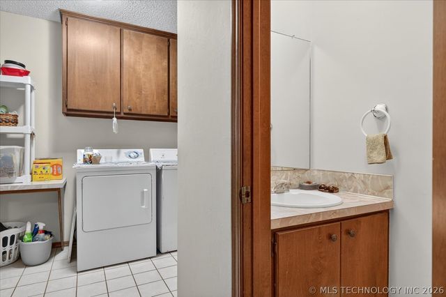 1222 Lariat Drive, Bartlesville, OK 74006