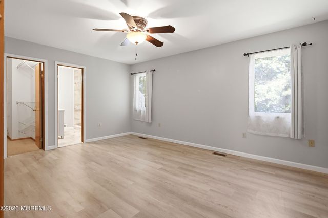 13 Shoveler Lane, Manahawkin, NJ 08050