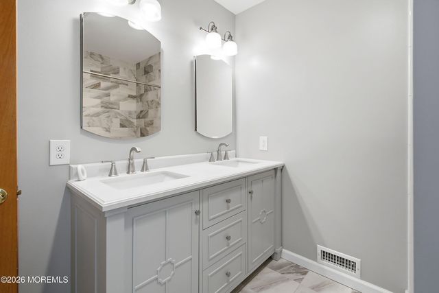 13 Shoveler Lane, Manahawkin, NJ 08050