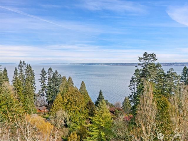 23300 Jefferson Point Road NE, Kingston, WA 98346