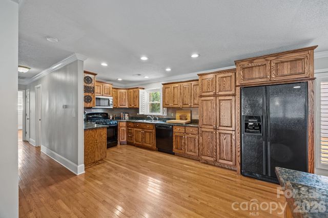 6443 Roanoke Drive, Kannapolis, NC 28081