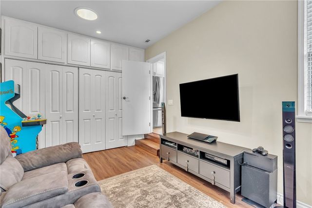 3295 Las Lunas, Pasadena, CA 91107