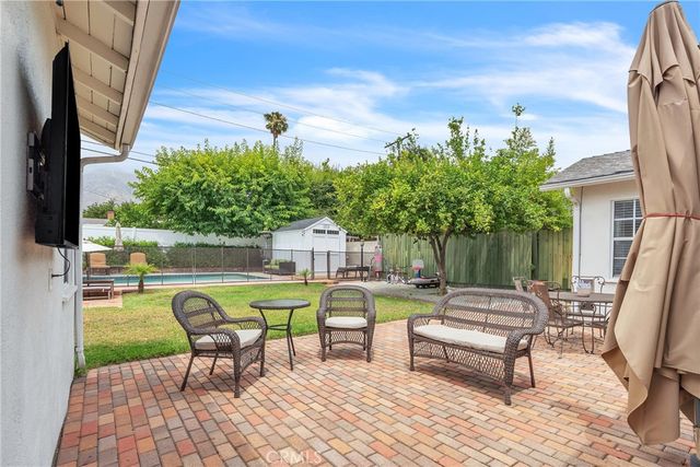 3295 Las Lunas, Pasadena, CA 91107