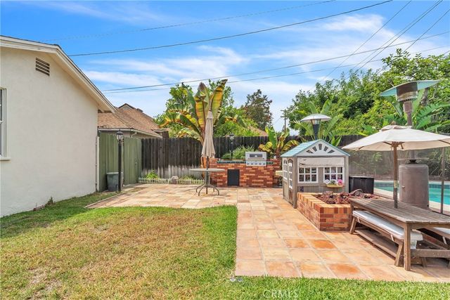 3295 Las Lunas, Pasadena, CA 91107