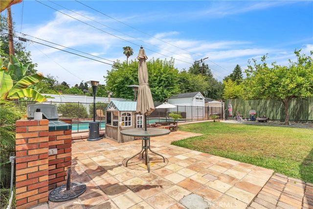 3295 Las Lunas, Pasadena, CA 91107