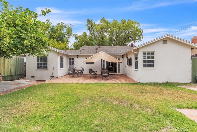 3295 Las Lunas, Pasadena, CA 91107