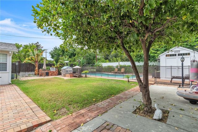 3295 Las Lunas, Pasadena, CA 91107