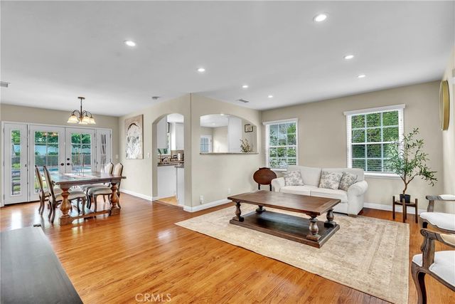 3295 Las Lunas, Pasadena, CA 91107