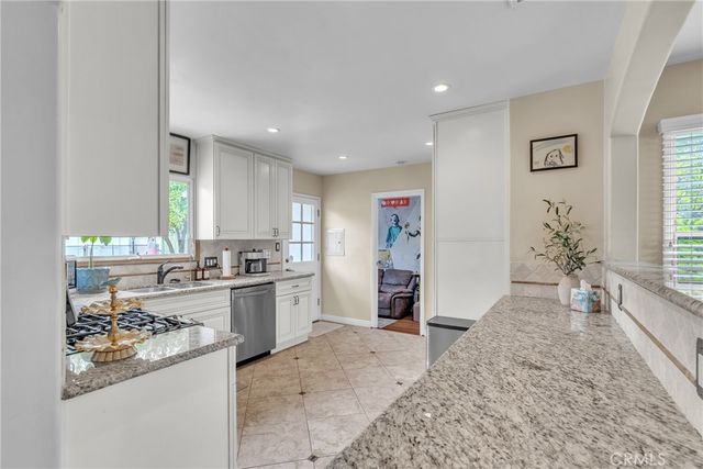 3295 Las Lunas, Pasadena, CA 91107