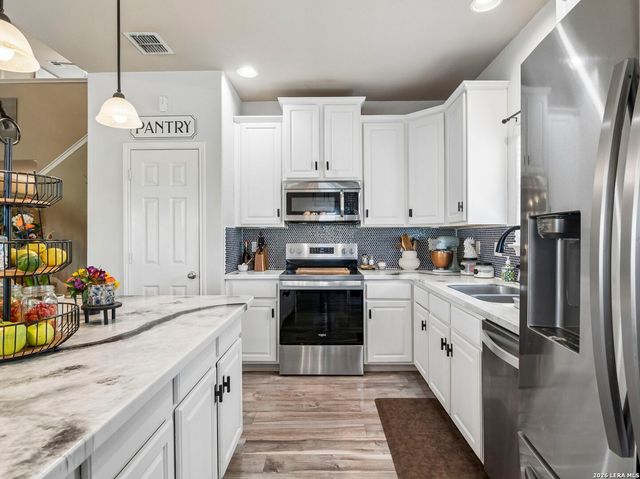 212 Bison Ln, Cibolo, TX 78108