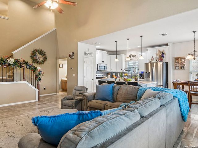 212 Bison Ln, Cibolo, TX 78108