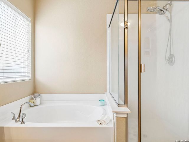 212 Bison Ln, Cibolo, TX 78108