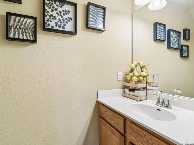 212 Bison Ln, Cibolo, TX 78108
