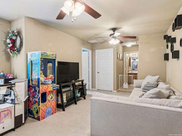 212 Bison Ln, Cibolo, TX 78108