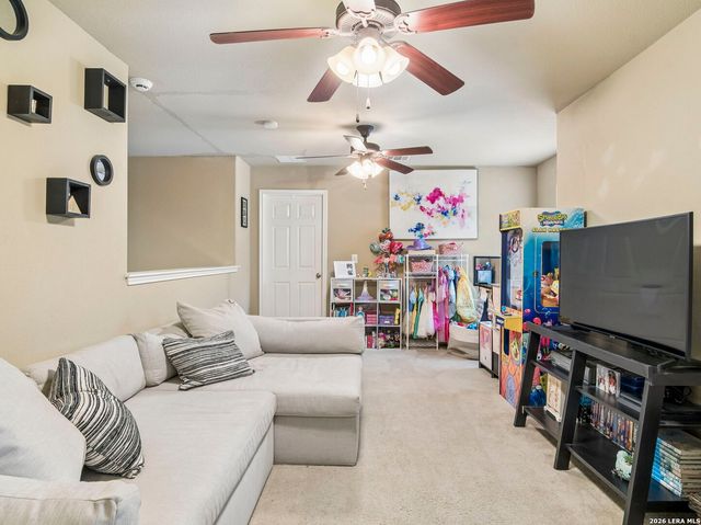 212 Bison Ln, Cibolo, TX 78108