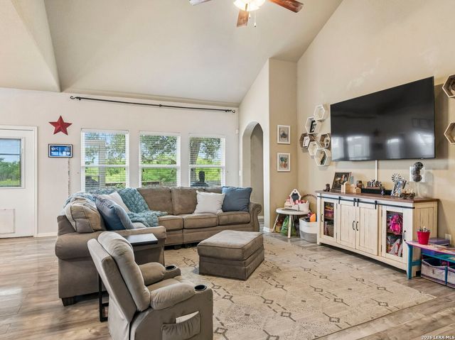 212 Bison Ln, Cibolo, TX 78108