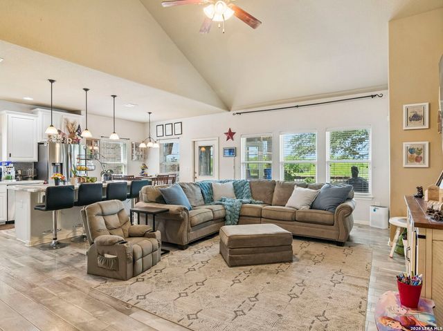 212 Bison Ln, Cibolo, TX 78108