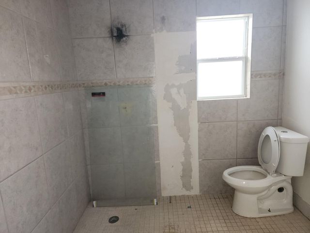 9021 Lomax Street, Houston, TX 77093