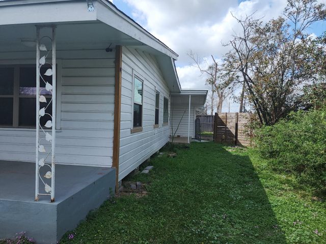 9021 Lomax Street, Houston, TX 77093