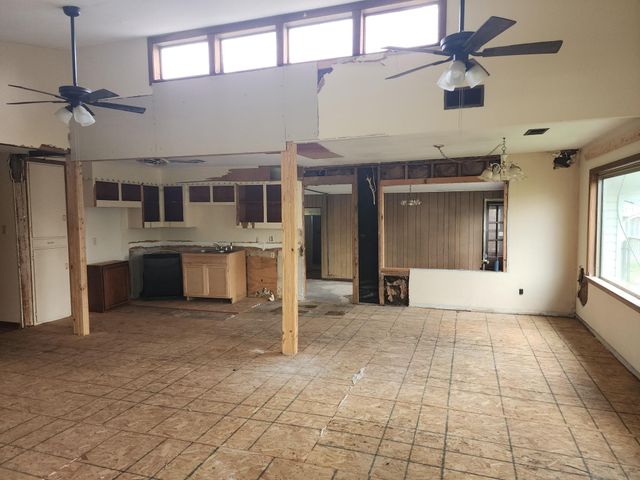 9021 Lomax Street, Houston, TX 77093