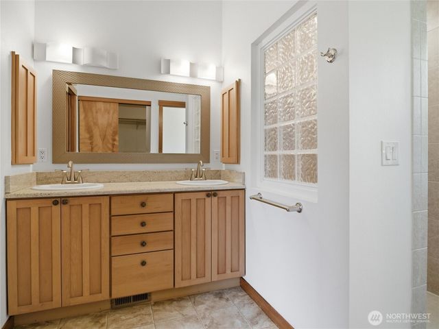 5018 Pleasant Glade Road NE, Olympia, WA 98516