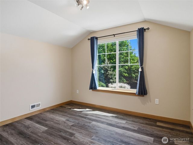 5018 Pleasant Glade Road NE, Olympia, WA 98516