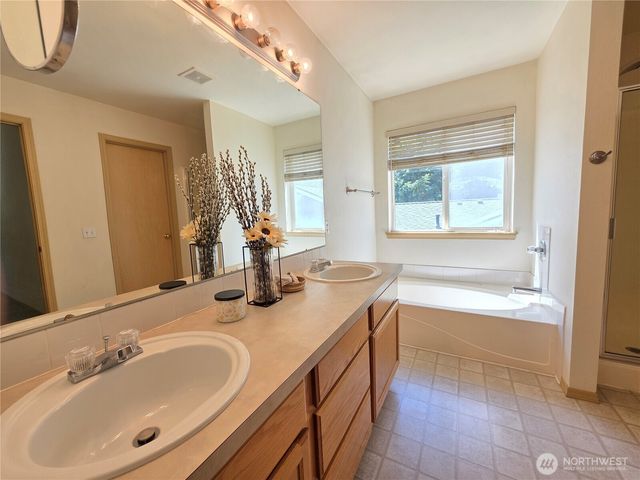 20702 190th Avenue E, Orting, WA 98360