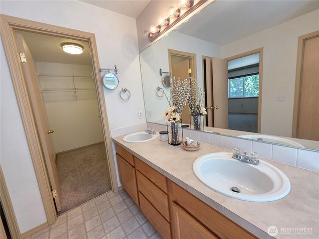 20702 190th Avenue E, Orting, WA 98360