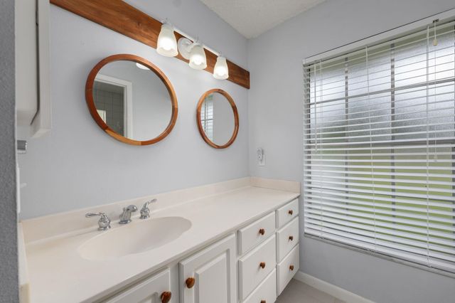 425 Sevilla Dr, St Augustine, FL 32086