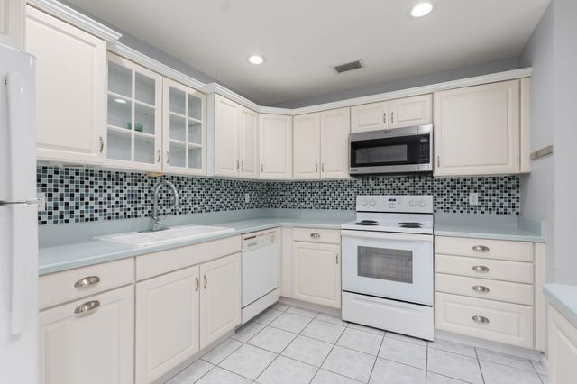 425 Sevilla Dr, St Augustine, FL 32086