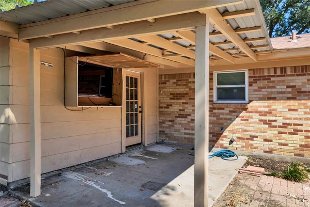 205 NW Jill Ann Drive, Burleson, TX 76028