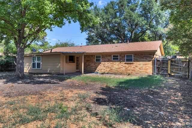 205 NW Jill Ann Drive, Burleson, TX 76028
