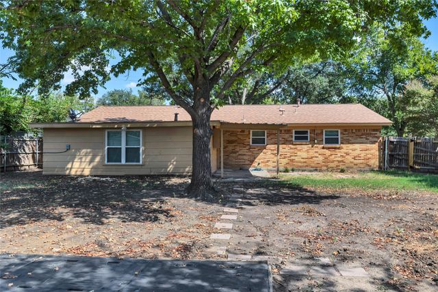 205 NW Jill Ann Drive, Burleson, TX 76028