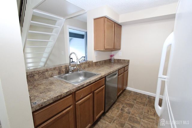 1213 Aspen Drive, Plainsboro, NJ 08536