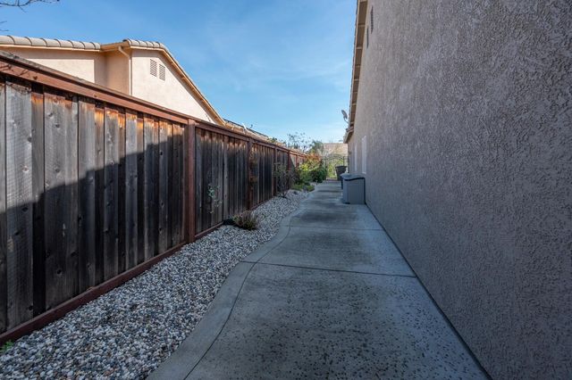 2006 Butterfield Ln, Lincoln, CA 95648