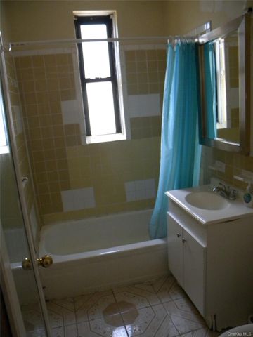 42-25 80th Street 5P, Elmhurst, NY 11373
