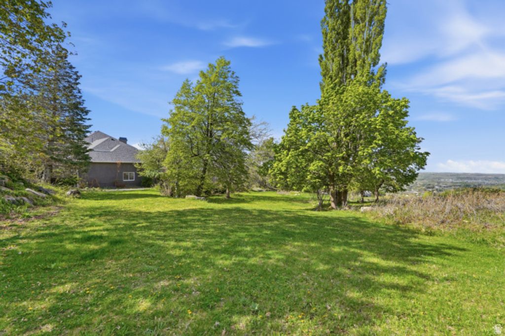 Image 12 of property listing at 6464 BYBEE DR, Ogden, UT 84403