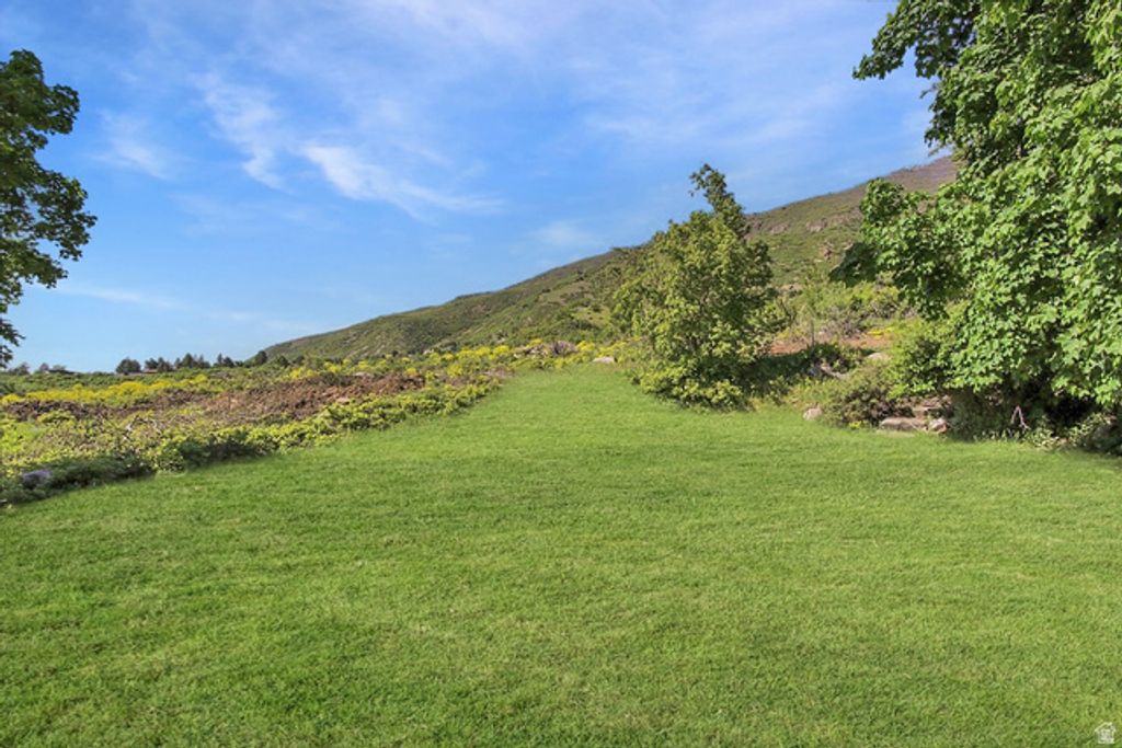 Image 14 of property listing at 6464 BYBEE DR, Ogden, UT 84403