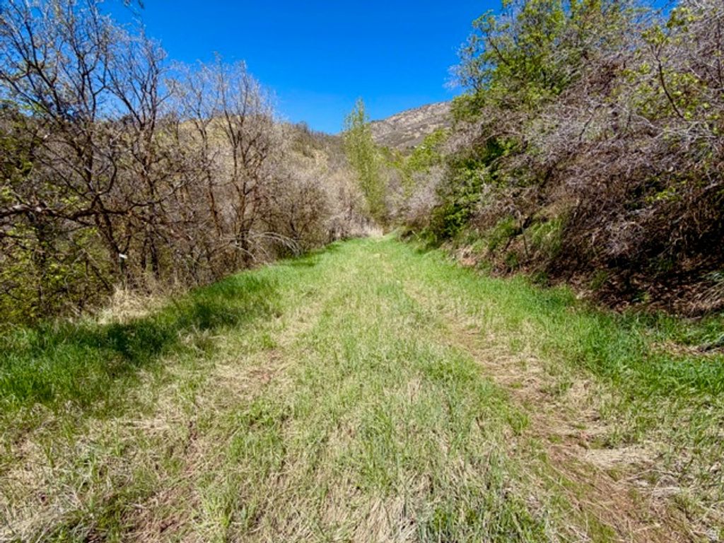 Image 17 of property listing at 6464 BYBEE DR, Ogden, UT 84403