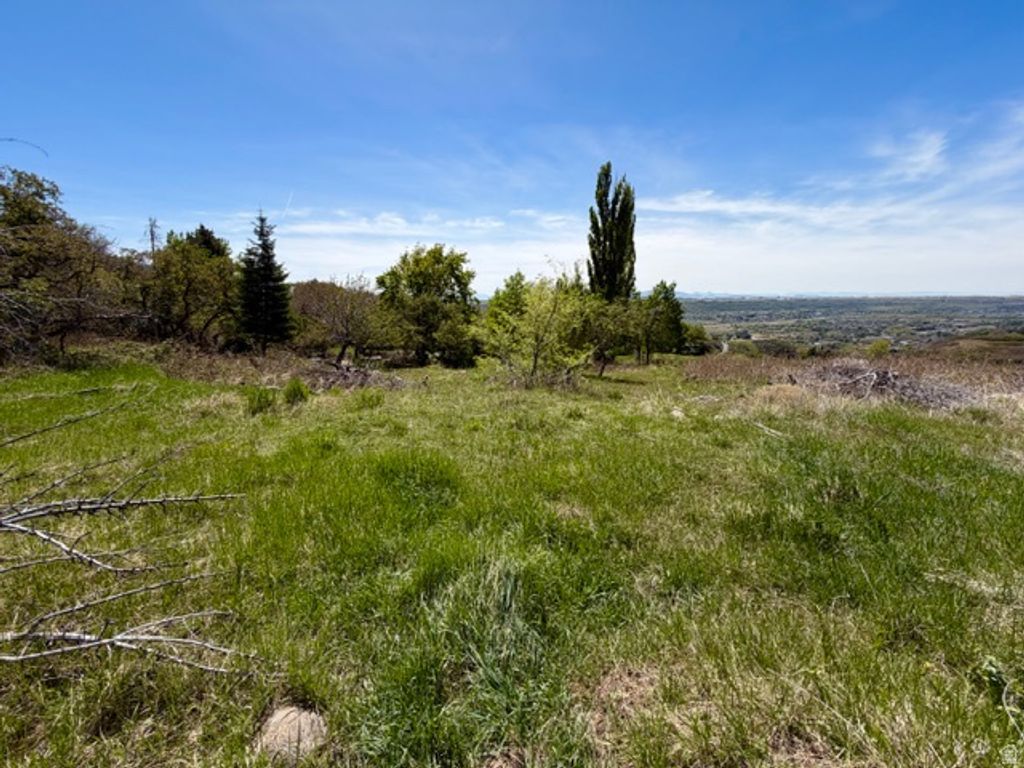 Image 18 of property listing at 6464 BYBEE DR, Ogden, UT 84403