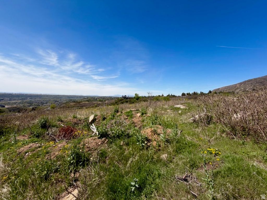 Image 19 of property listing at 6464 BYBEE DR, Ogden, UT 84403