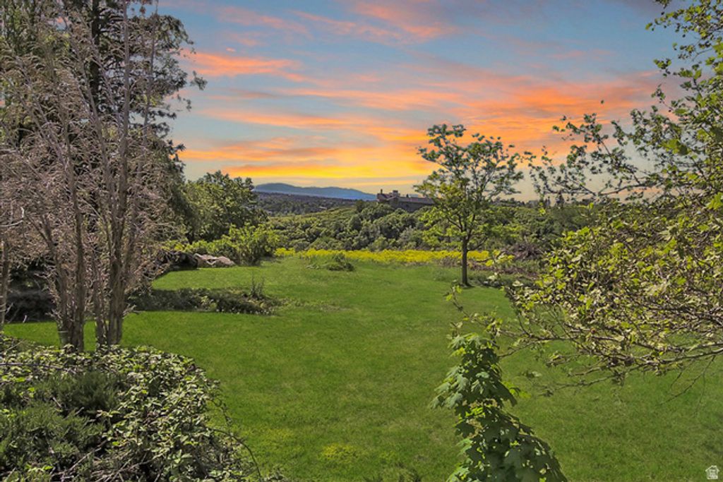 Image 21 of property listing at 6464 BYBEE DR, Ogden, UT 84403