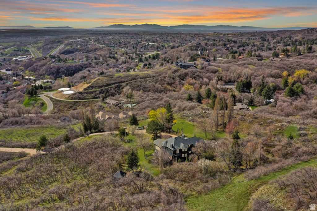 Image 22 of property listing at 6464 BYBEE DR, Ogden, UT 84403